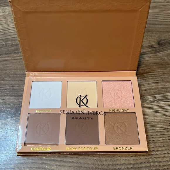 KENIA ONTIVEROS BEAUTY Makeup Host Pick Kenia Ontiveros Beauty Set